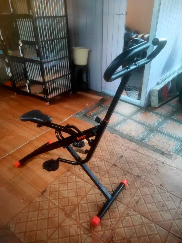 Alat olahraga fitness gym di rumah
