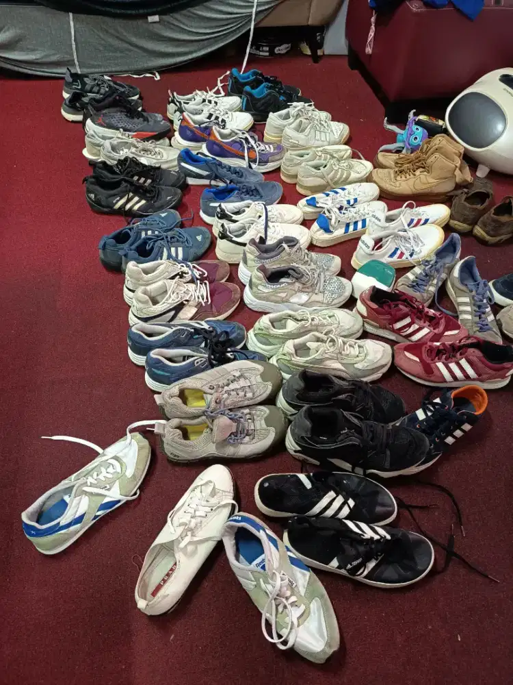 Sepatu sneakers