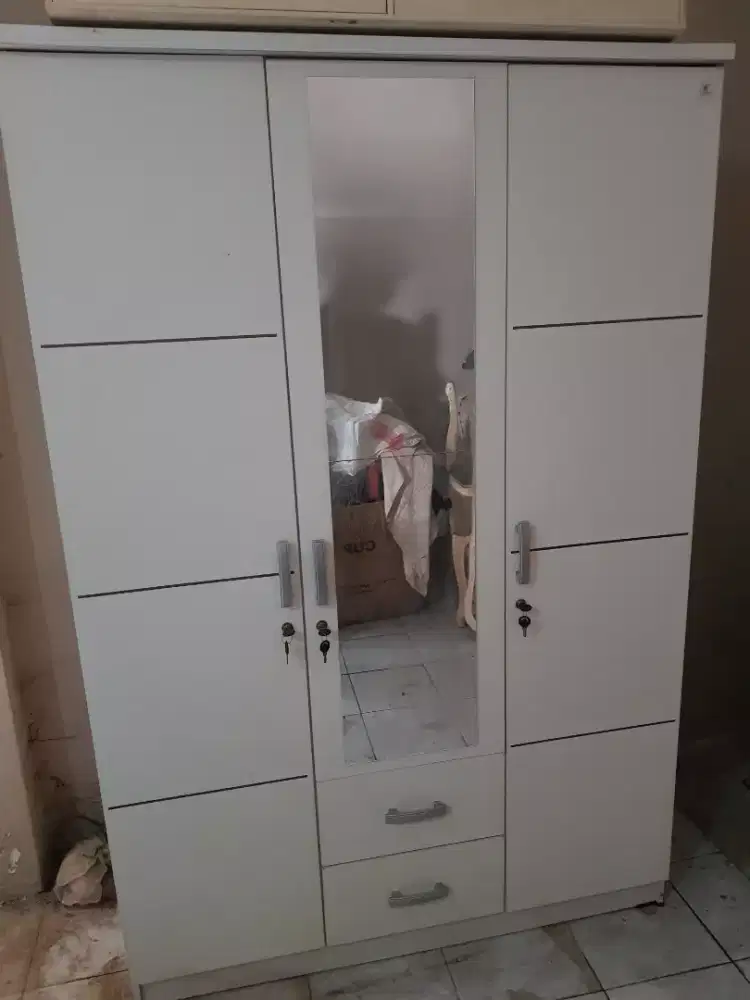Dijual Lemari 3 Pintu , Meja Rias, Meja Makan