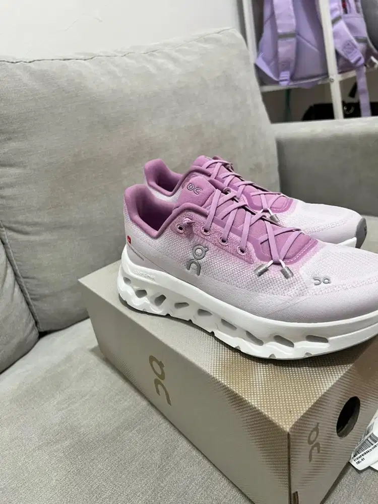 Sepatu On Cloud