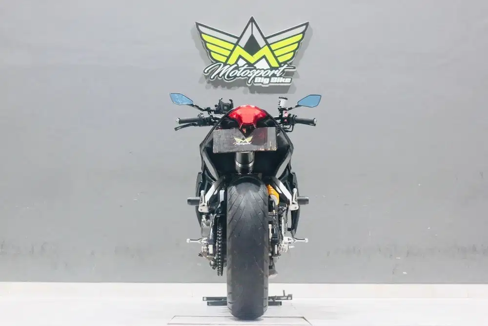 Benelli bn 600 like new Er6n R6 ZX25 Vulcan 650
