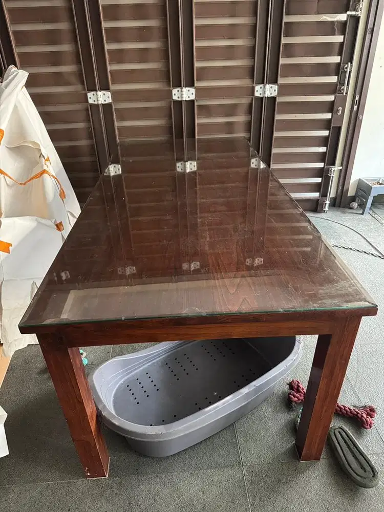 Meja makan kayu mahogany