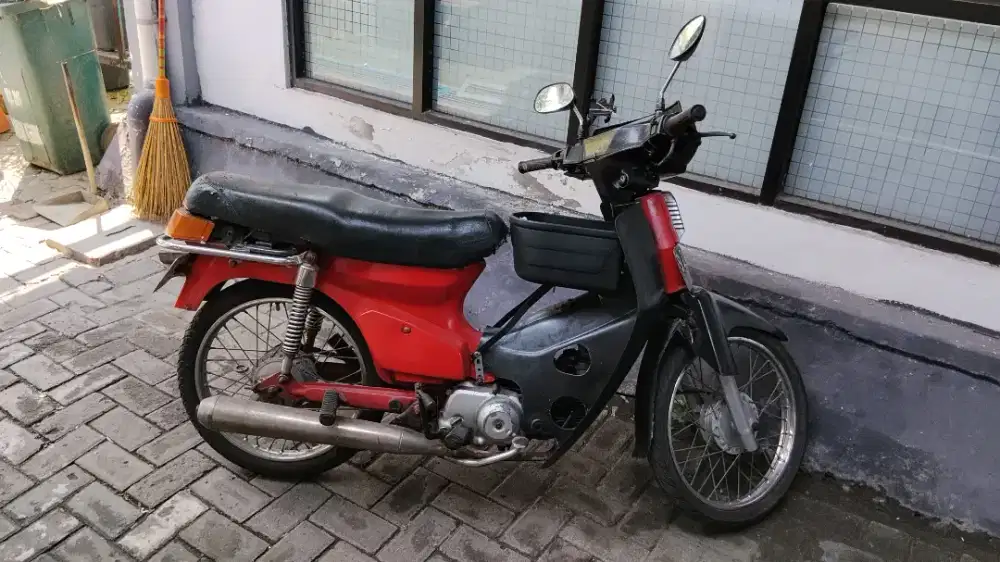 Astrea 800 merah