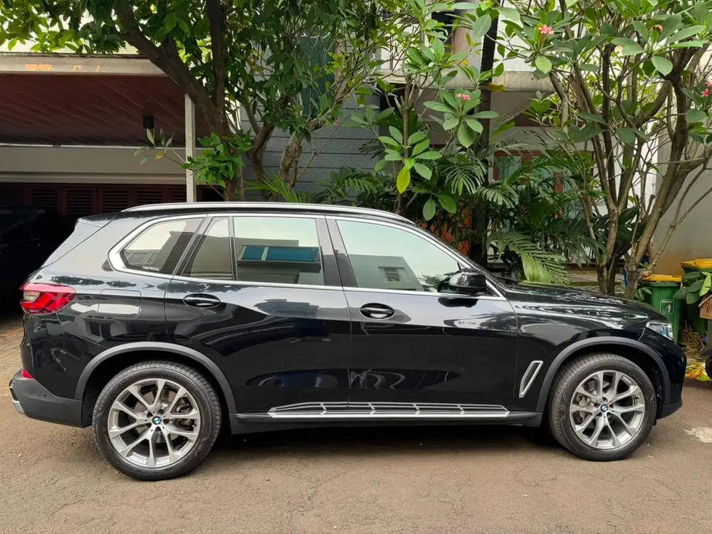 BMW X5 Tahun 2021 mulus siap pakai