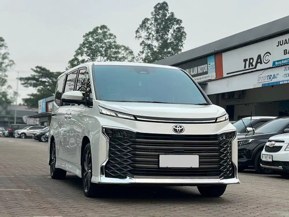 RASA ALPHARD !!! VOXY 2.0 AT 2023 PUTIH KM 31RB (UPGRADE PREMIUM SEAT)