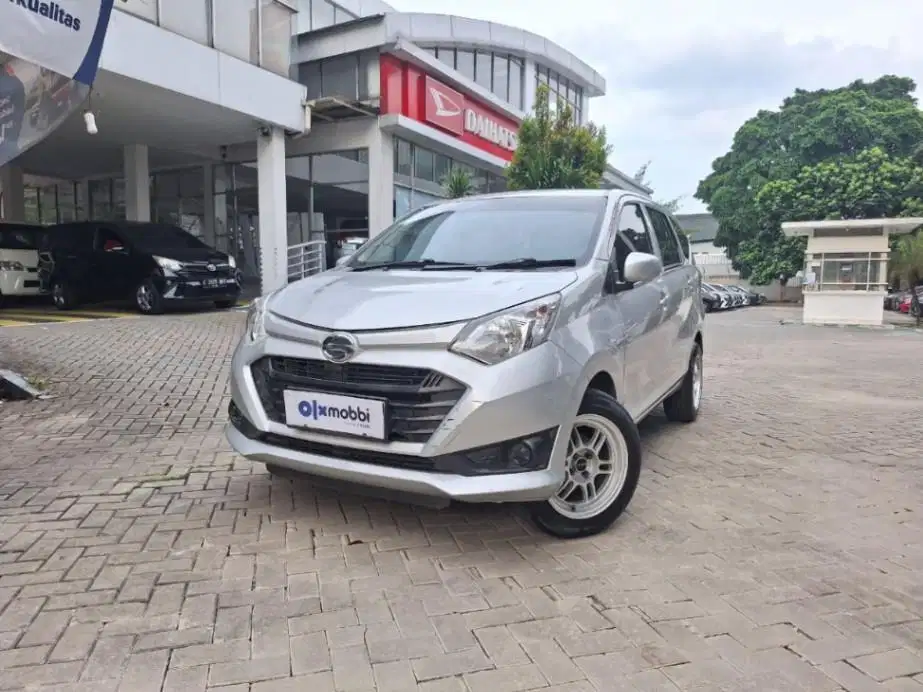 DP MURAH Daihatsu Sigra 1.0 M Bensin-MT 2016 Silver C
