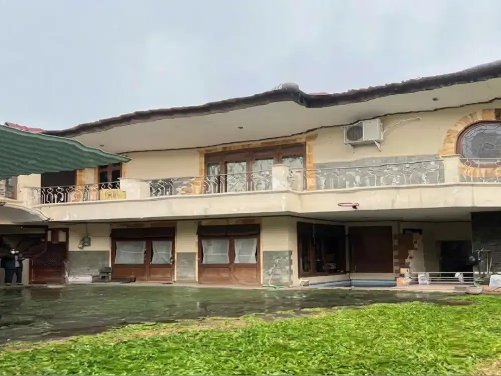 Rumah 2Lt Dengan Private Pool di Pertanian Lebak Bulus Cilandak