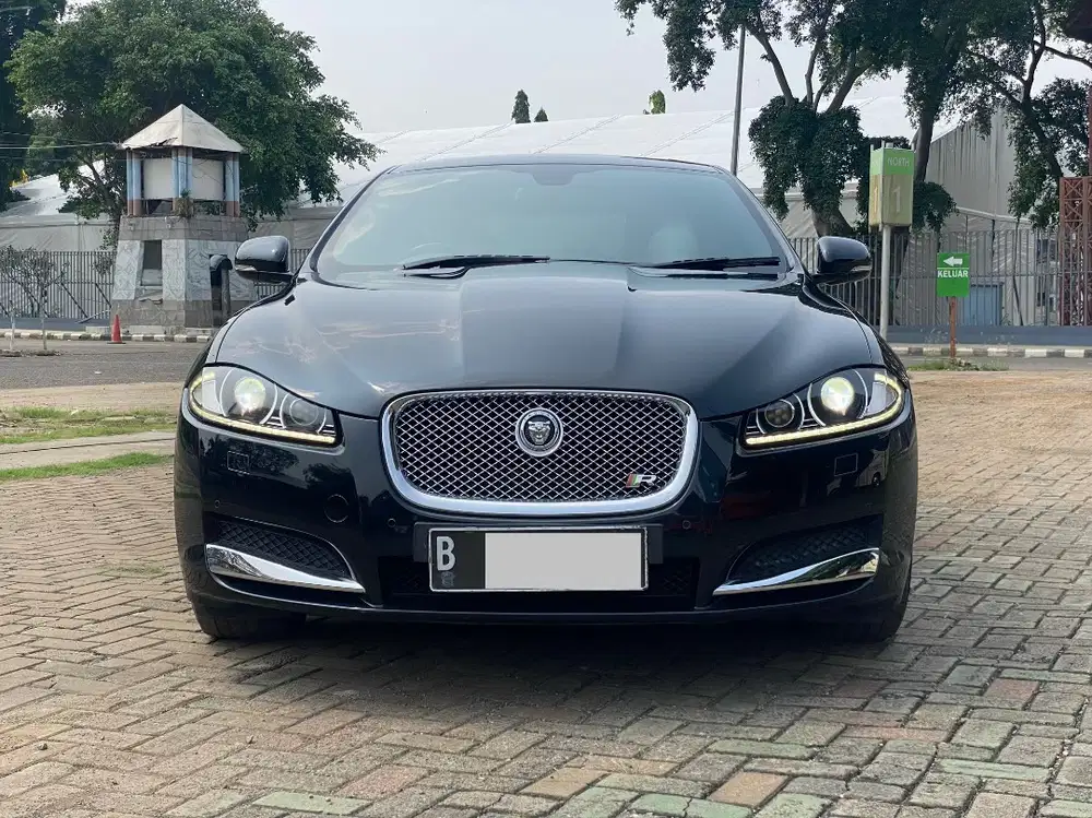 JAGUAR XF 3.0 V6 AT HITAM 2011