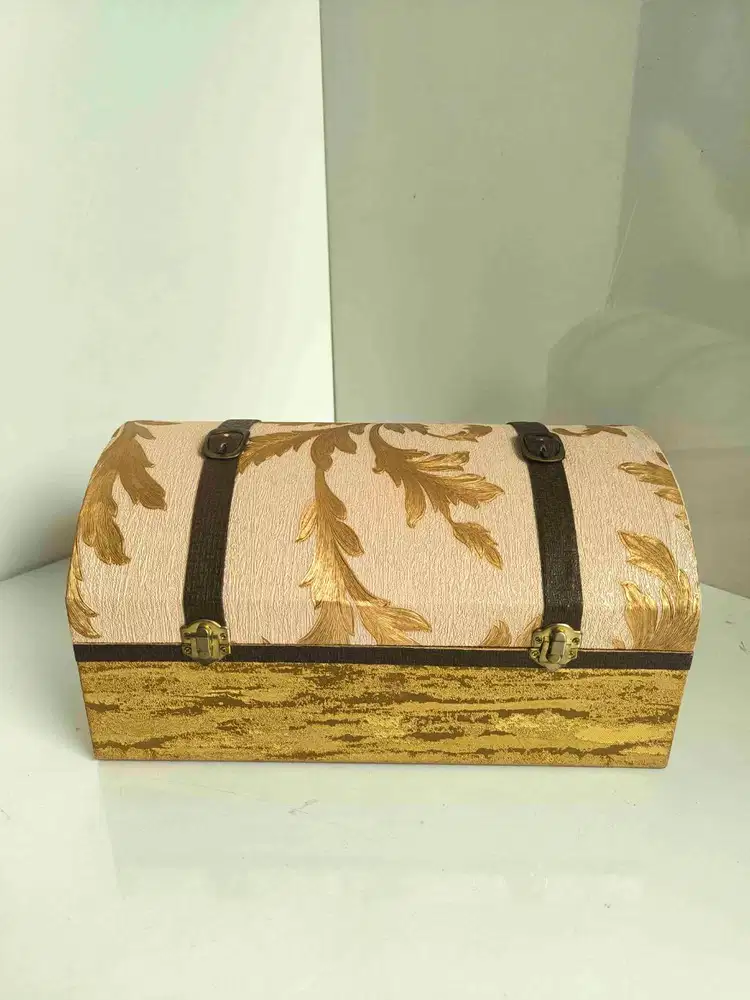Box Treasure Motif Daun
