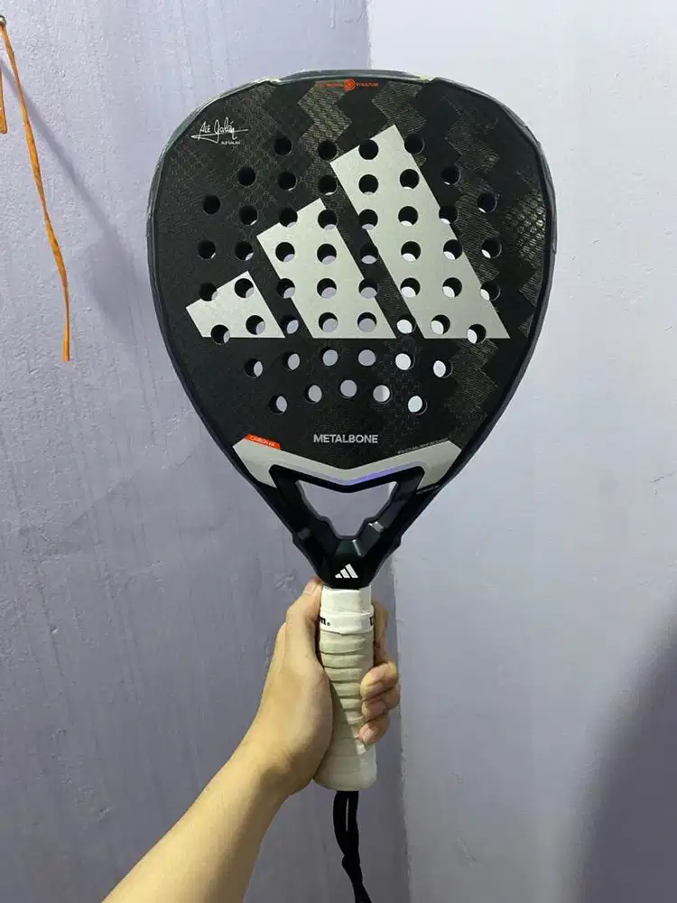 Raket padel Metalbone ale galan 2025