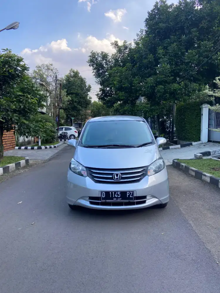 Honda FREED 1.5 E AT (PSD) 2010 Silver