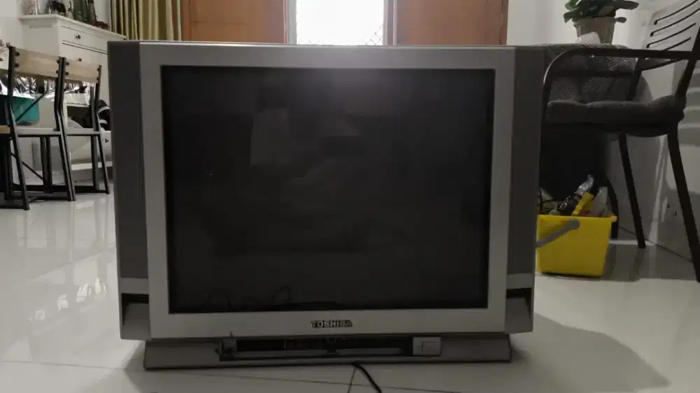 TV Toshiba 20inch nyala