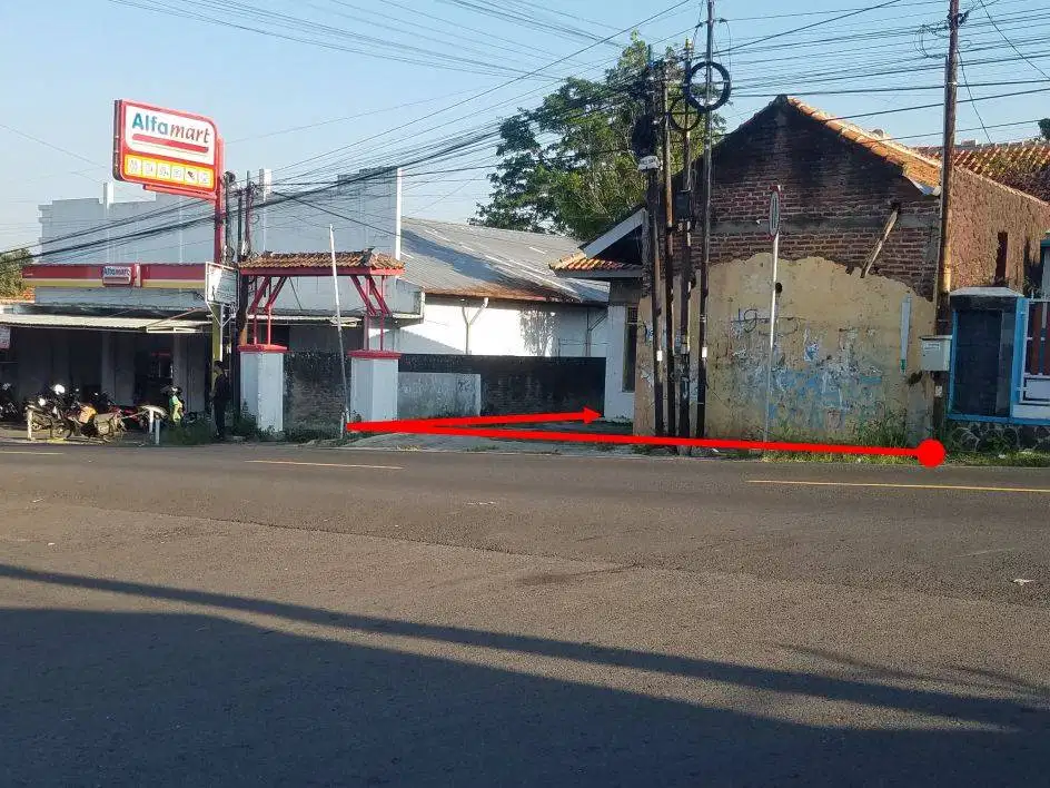 Dijual / Tukar Rumah pinggir jalan cocok untuk usaha