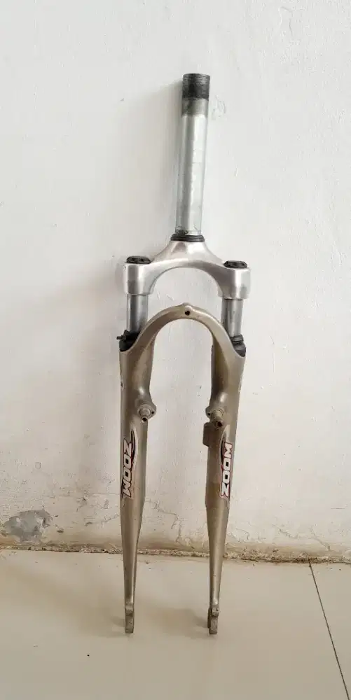 Fork sepeda 700c Merk Zoom