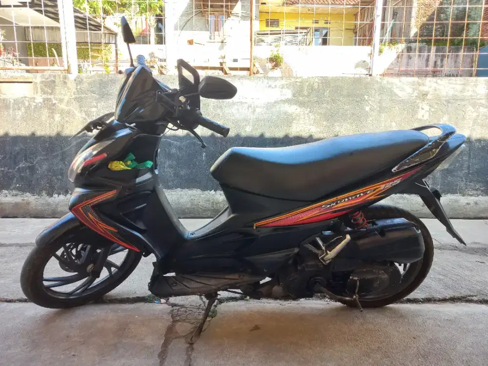 Motor Suzuki Skywave Hitam Tahun 2008