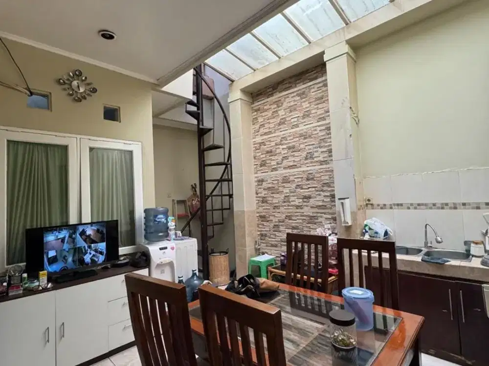 DIJUAL RUMAH 1,5 LANTAI BATUNUNGGAL BANDUNG STRATEGIS DAN NYAMAN