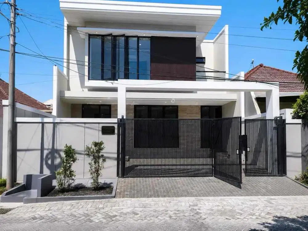 DIJUAL – Rumah Baru Mewah Spek Pribadi di Boulevard Sutorejo Utara