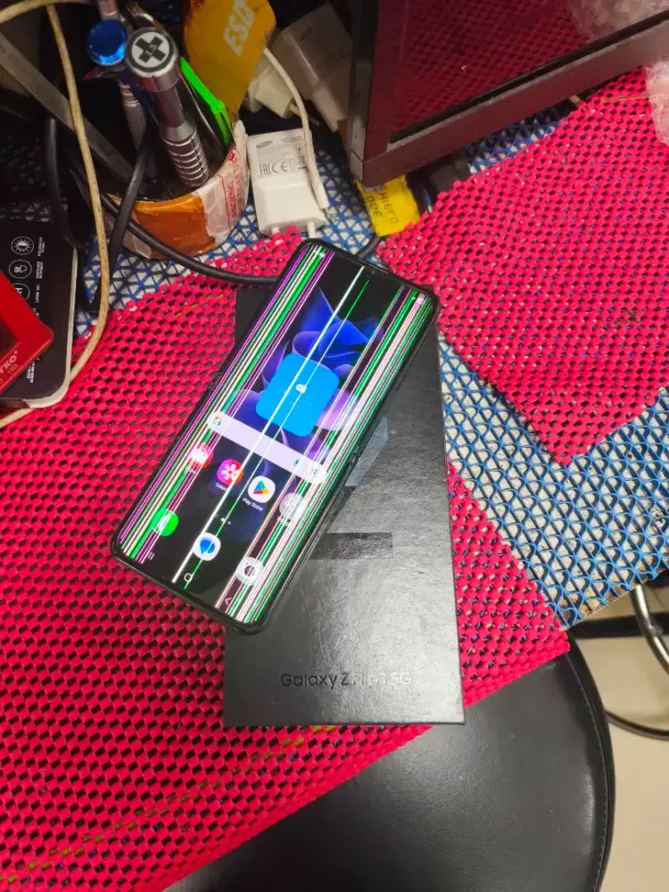 Jual hp Samsung z flip 3 kodisi layar garis KLW di lipat hp suka mati