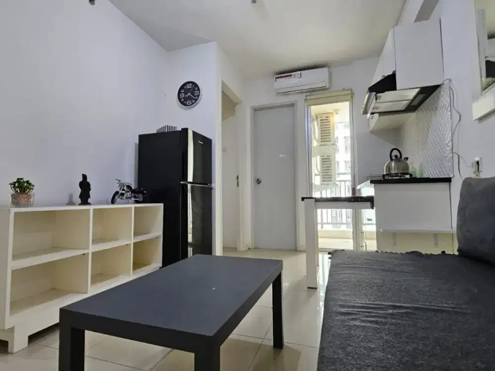 Turun Harga! Apartemen Bassura City 2BR Full Furnish, Lantai 26 View Kolam, Hanya Rp450 Juta