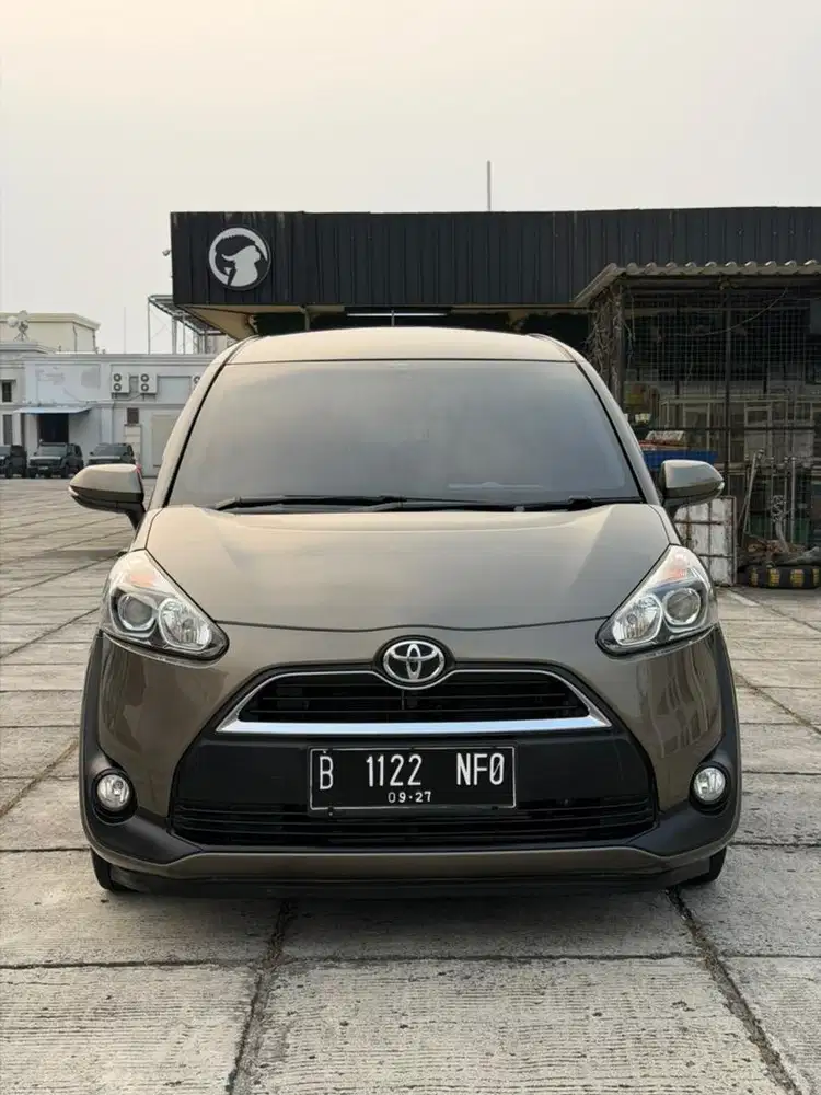 (Km Low 70ribu Record) TOYOTA SIENTA V AT 2017