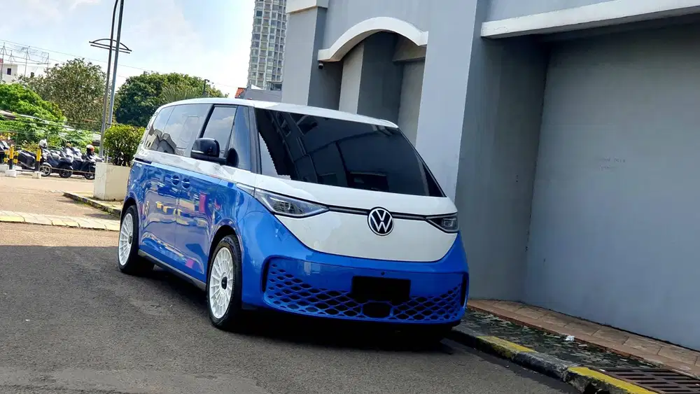 [ LOW KM 2RB ] Volkswagen VW ID Buzz LWB 6 Seat EV Dual Tone 2025/2026