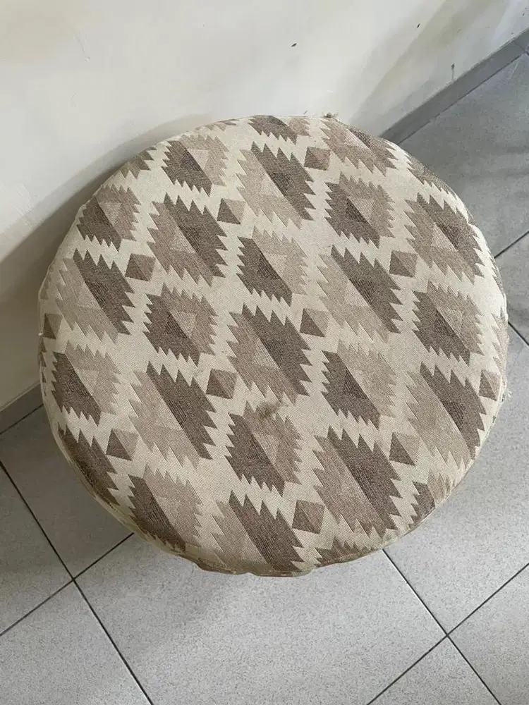Kursi bundar bekas