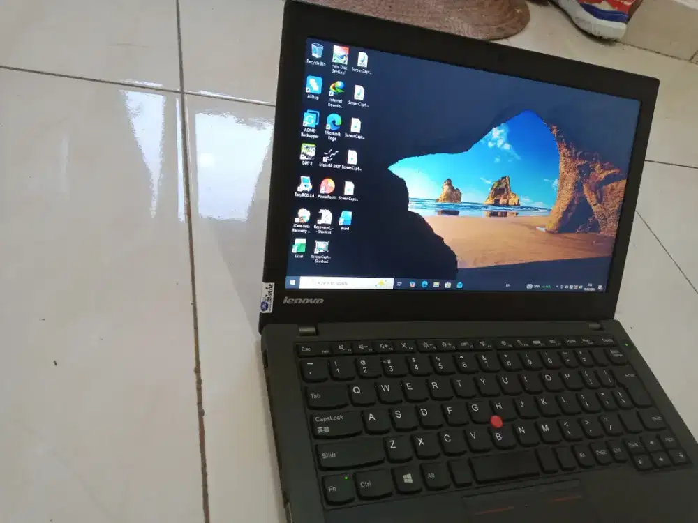 Laptop lenovo thinkpad x240 i5 ssd ram 8gb ngebut