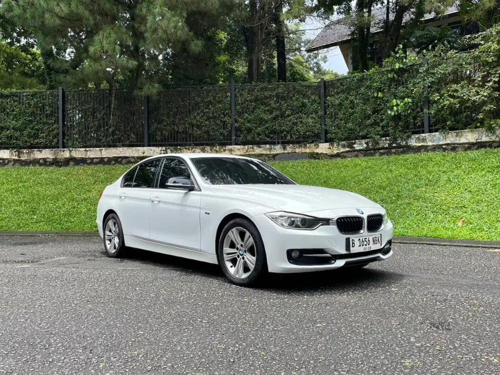 BMW 320i F30 2015.