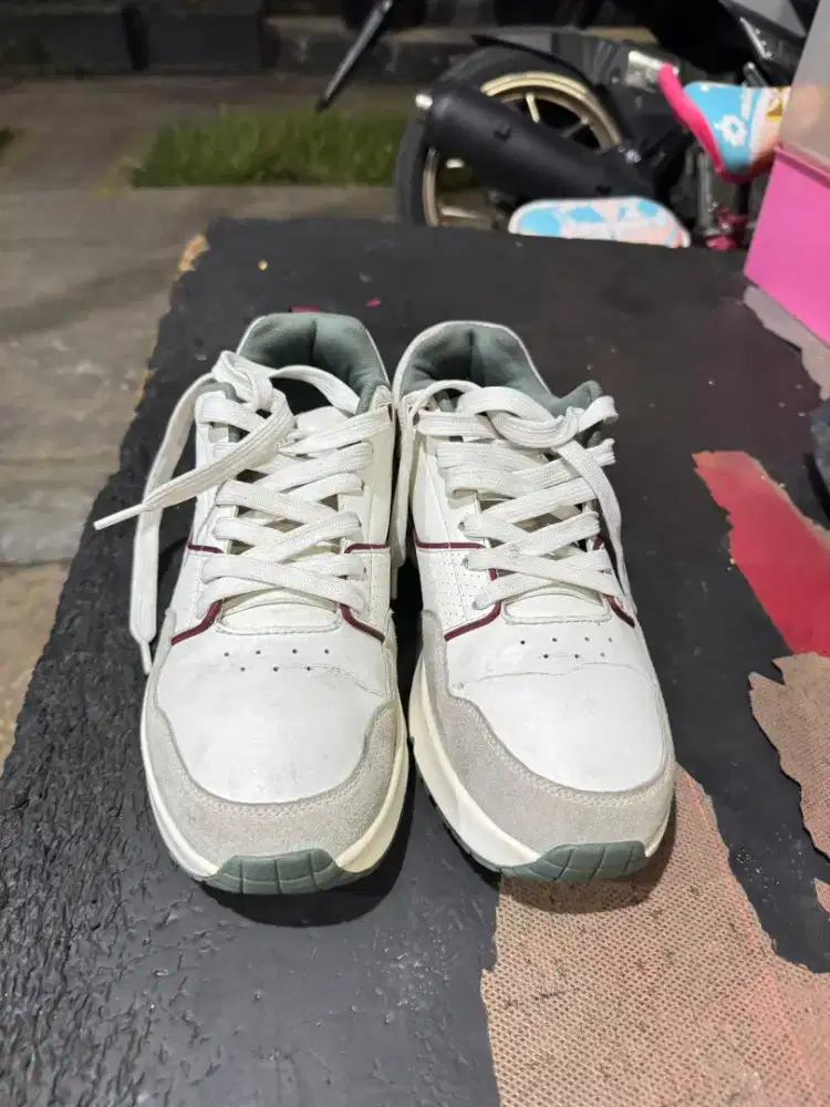 Sepatu Skechers Uno Retro One