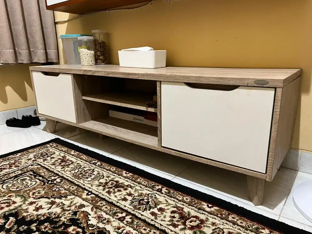 Meja tv informa motif kayu