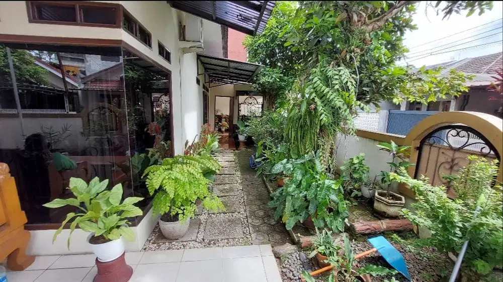 Dijual Rumah Hoek Bagus 2 Lantai di Antapani Bandung