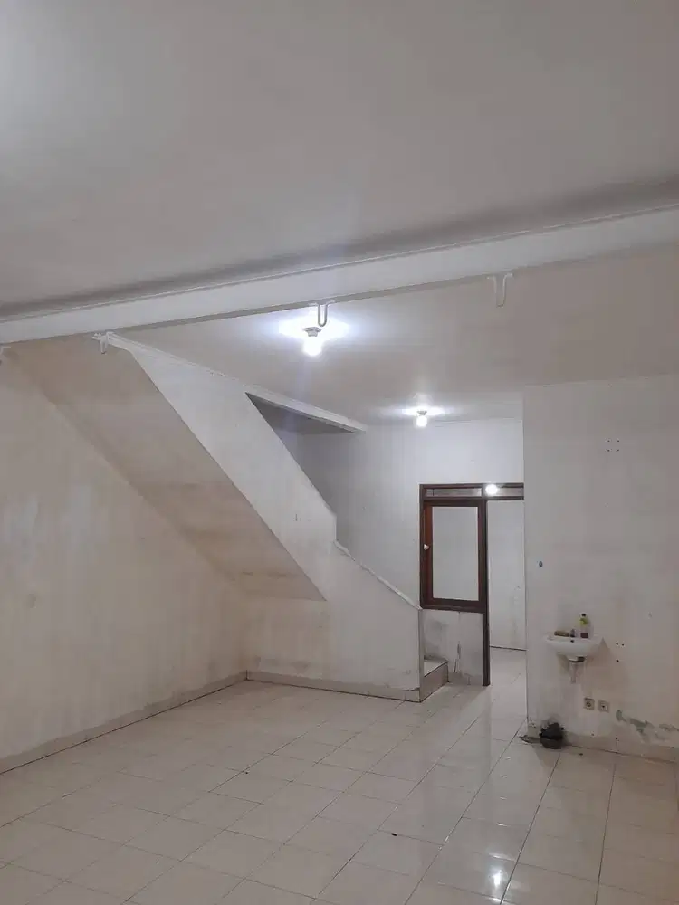 Disewakan Ruko 2 Lantai Lokasi Strategis di Antapani Bandung