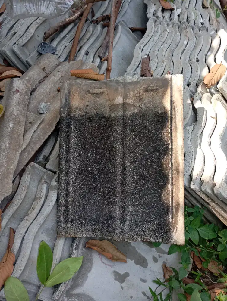 Genteng beton bekas