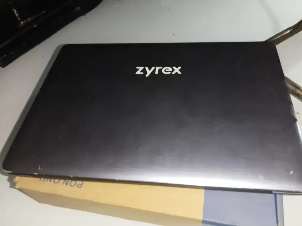 Laptop SSD 256 m.2 layar 11 inch