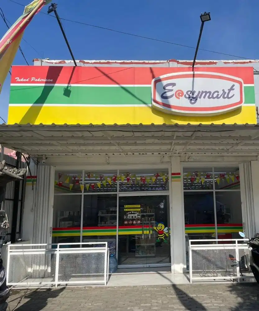 Staff Minimart di Panjer Denpasar Selatan