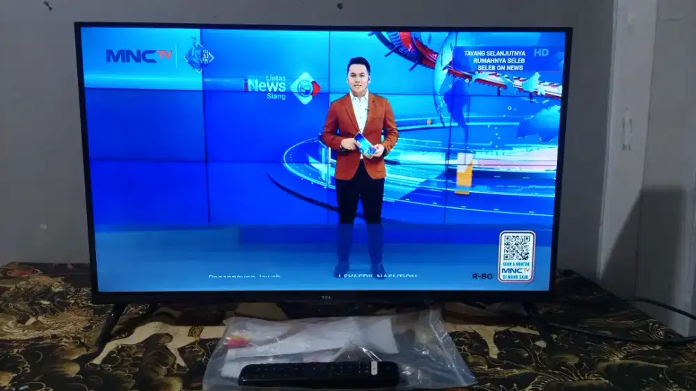 TV LED tcl android digital 32inchi likenew