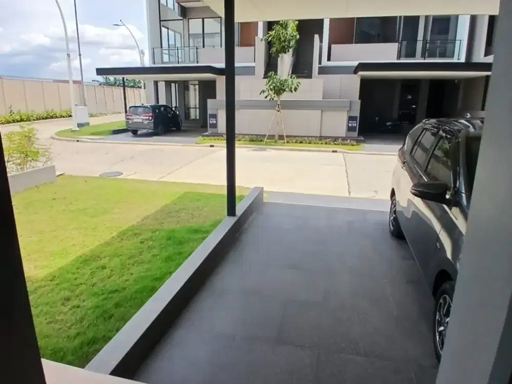 Dijual Rumah di JGC 3 Lantai Lokasi Strategis