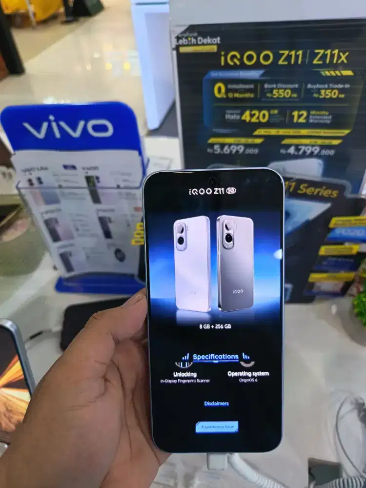 IQOO Z11 RAM 8/256 (ERAFONE BINTARO PLAZA)