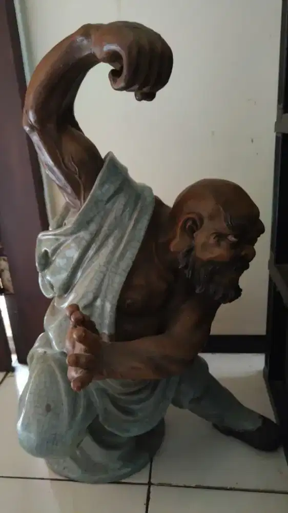 Patung besar murid Biksu Tong