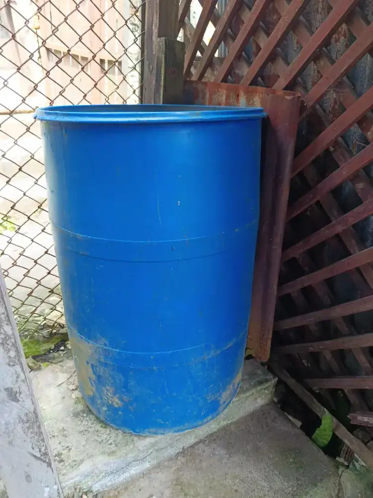 Drum plastik kondisi baik