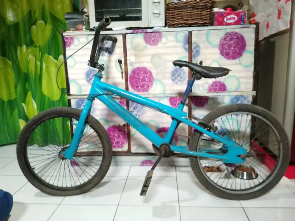 Sepeda BMX ukuran 20