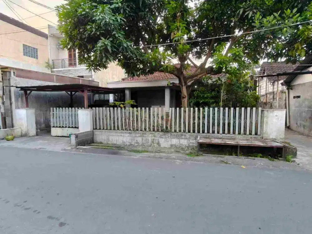 rumah murah lingkungan nyaman dekat tugu lilin pajang Laweyan Solo
