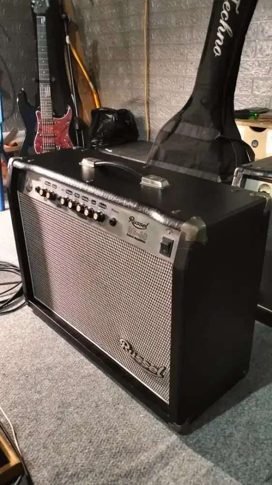 Russel RG-60 Amplifier Gitar