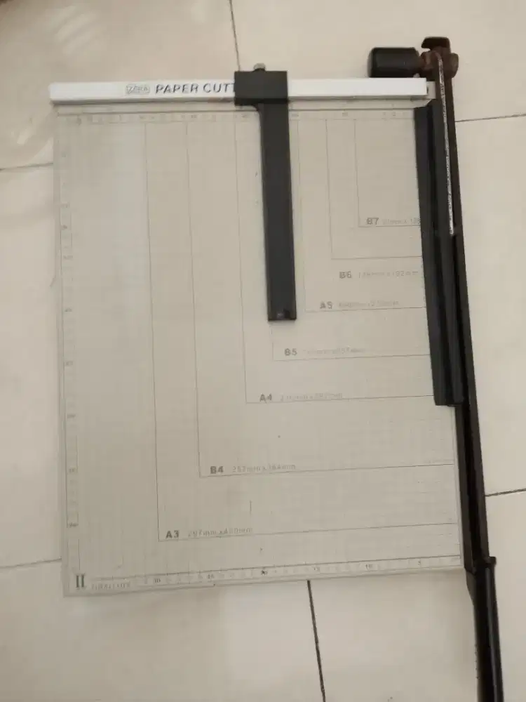 Pemotong kertas ukuran besar