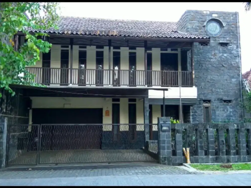 Gokil! Rumah Besar Tengah Kota Bandung 8 KT Harga Masih Nego