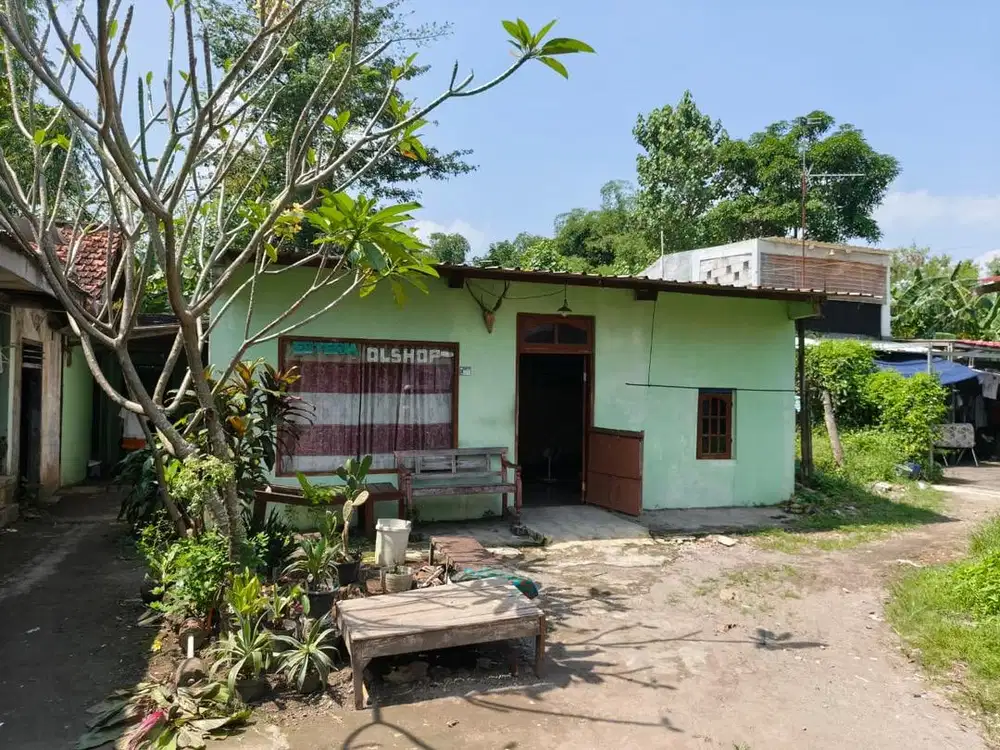 Rumah Dijual SHM , dekat RS Bung Karno Pinggir jalan