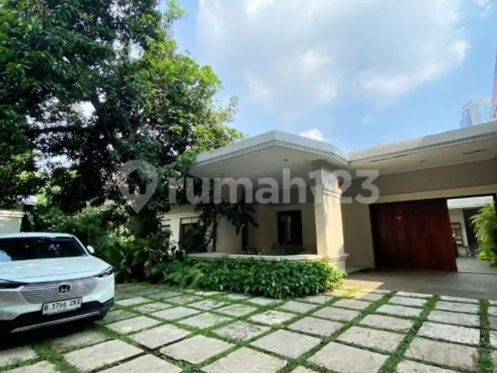 Rumah Mewah di Menteng, Luas 800 m² Layout Luas Lokasi Strategis