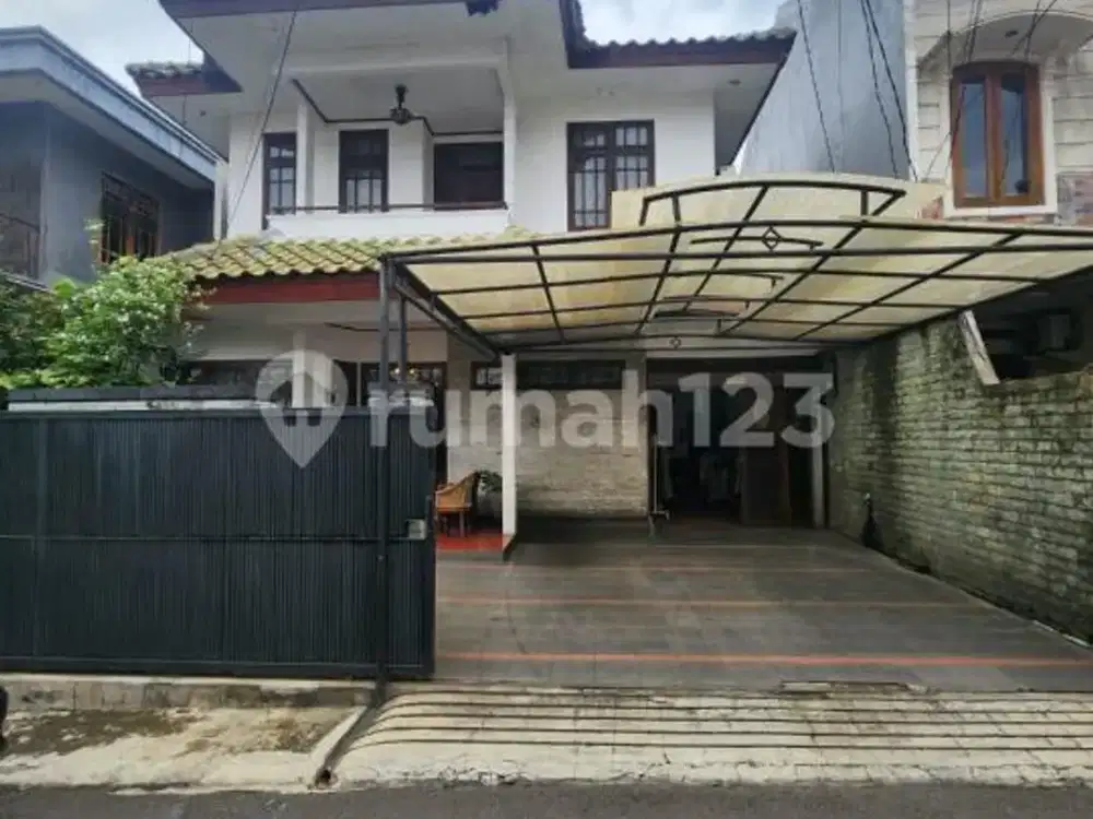 Rumah Terawat Lokasi Premium Kebayoran Baru Jakarta Selatan