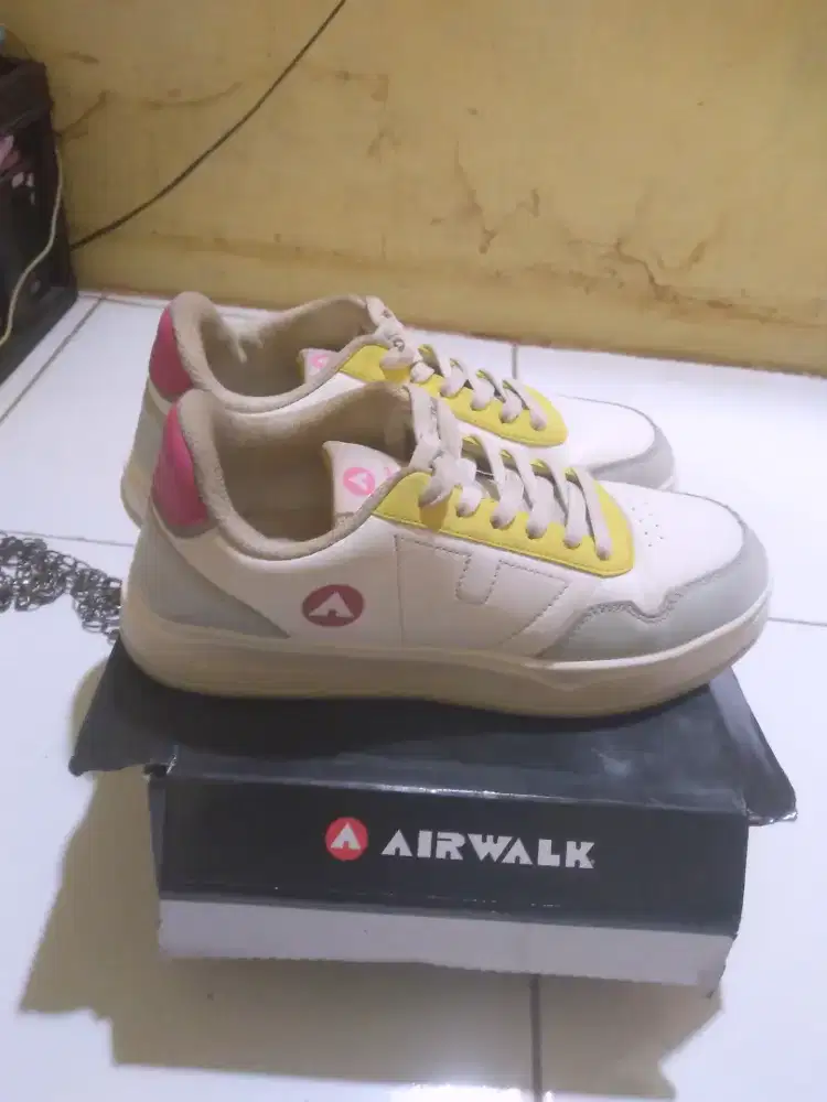 Sepatu airwalk masih bagus sekali