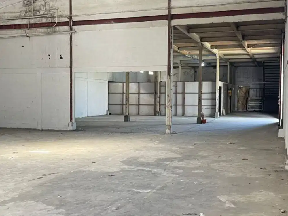 Gudang Siap Operasional dengan Kantor dan Fasilitas Lengkap Akses Jalan 16 Meter di Area Bisnis Cargo Ubung Bali